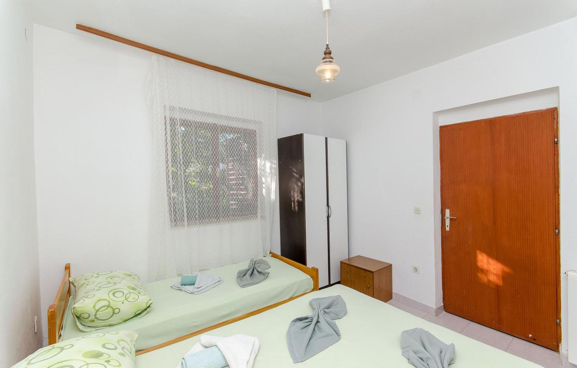 Apartments Lorena Stomorska Luaran gambar