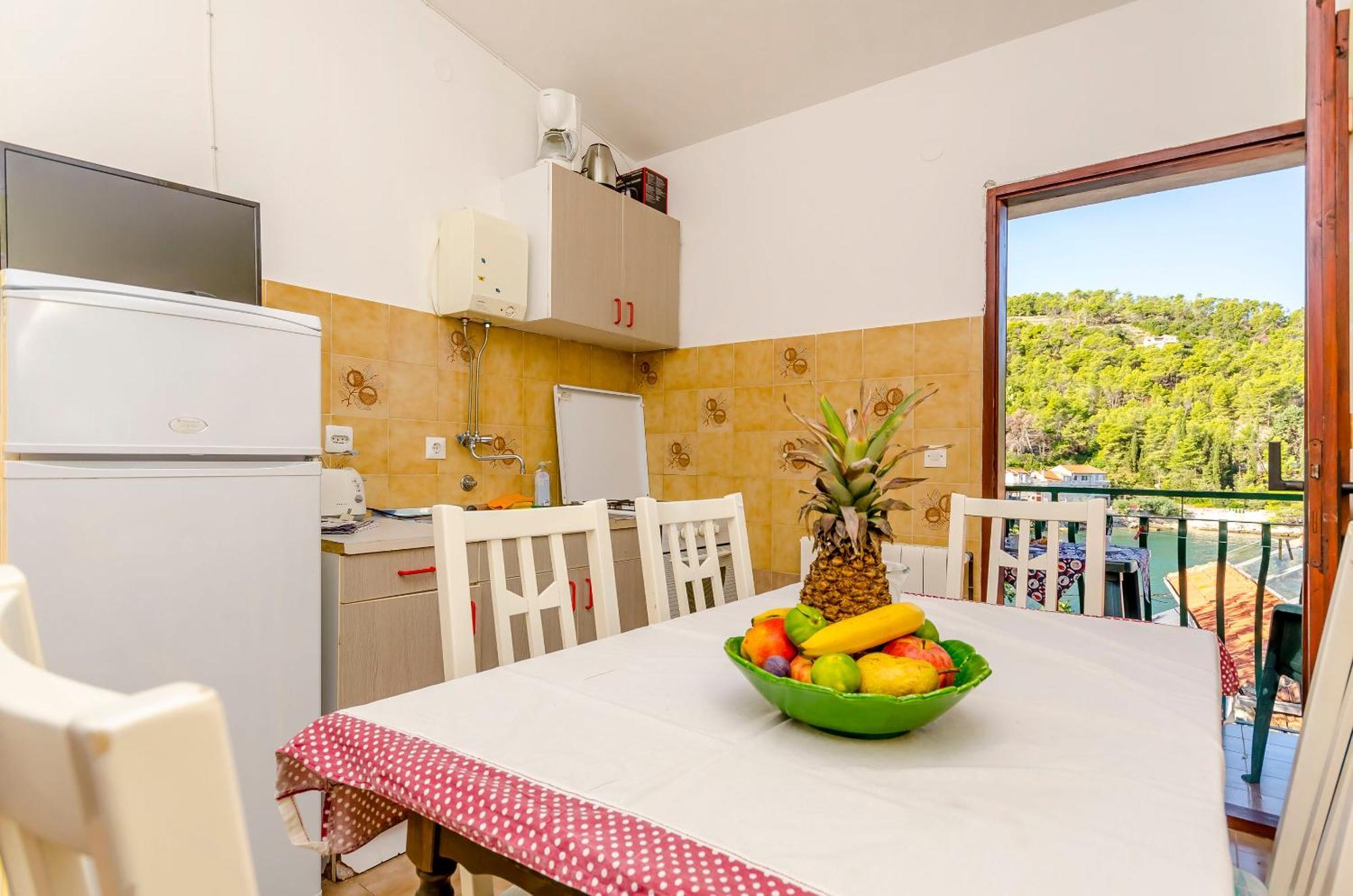 Apartments Lorena Stomorska Luaran gambar