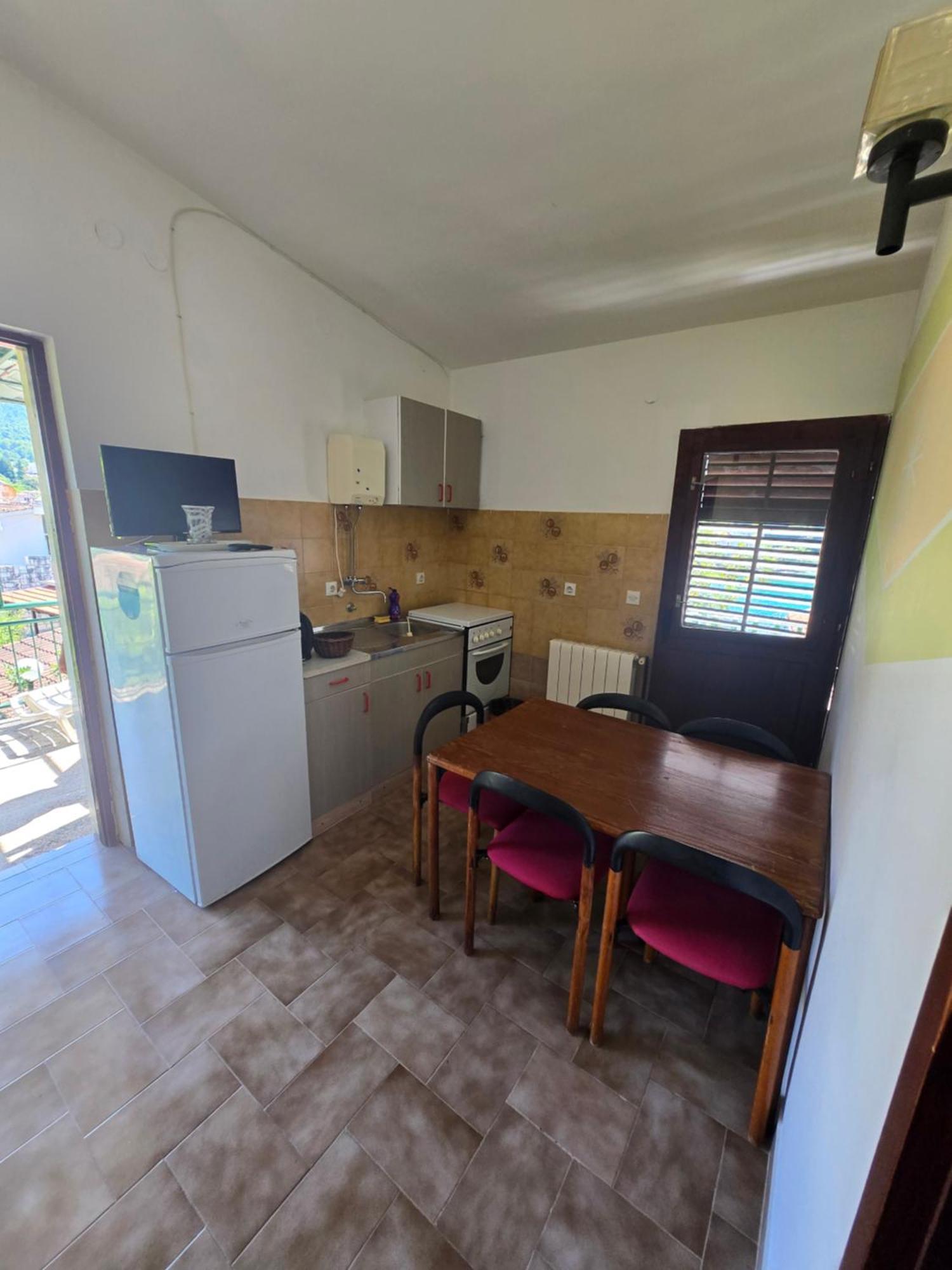 Apartments Lorena Stomorska Luaran gambar